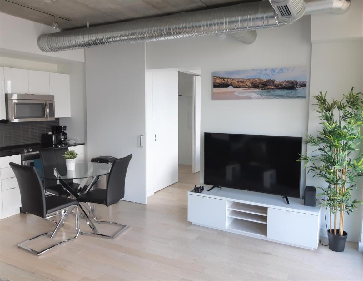 Luxury Skyline Condo In Downtown Free 24/7 Parking Виннипег Экстерьер фото