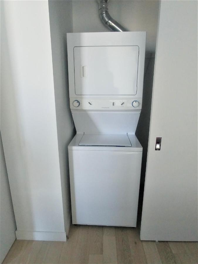 Luxury Skyline Condo In Downtown Free 24/7 Parking Виннипег Экстерьер фото